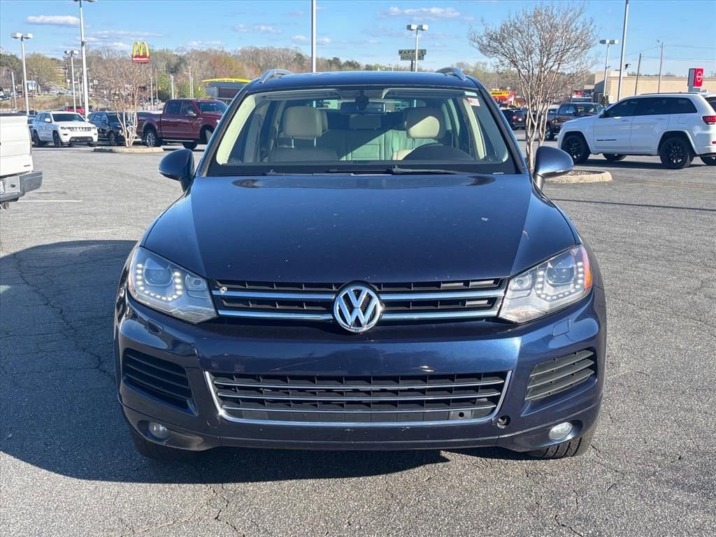 Used 2014 Volkswagen Touareg Sport image 21