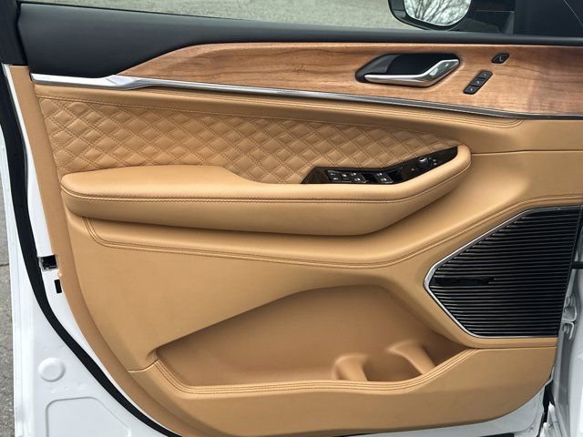 Used 2024 Jeep Grand Cherokee L Summit image 11