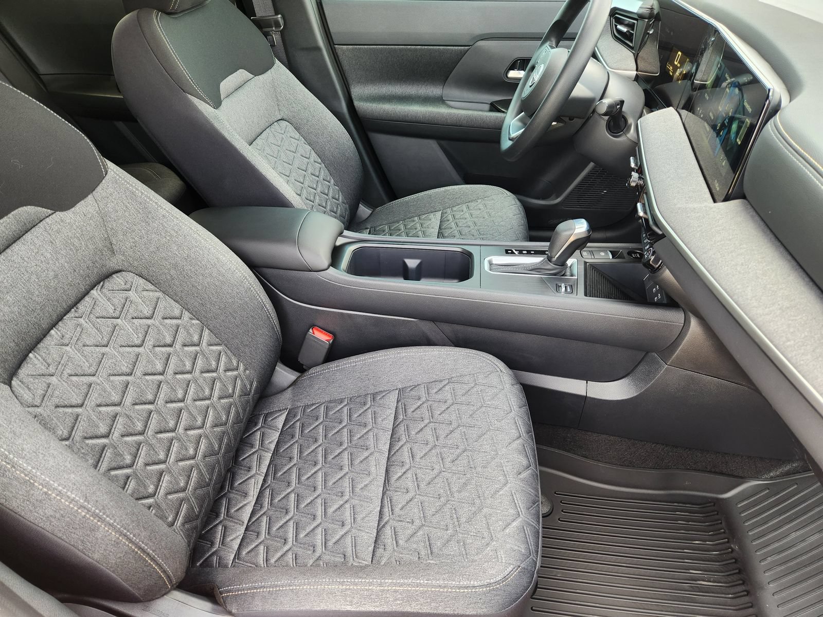 New 2026 Nissan Kicks SV w/ SV Premium Package FWD image 13