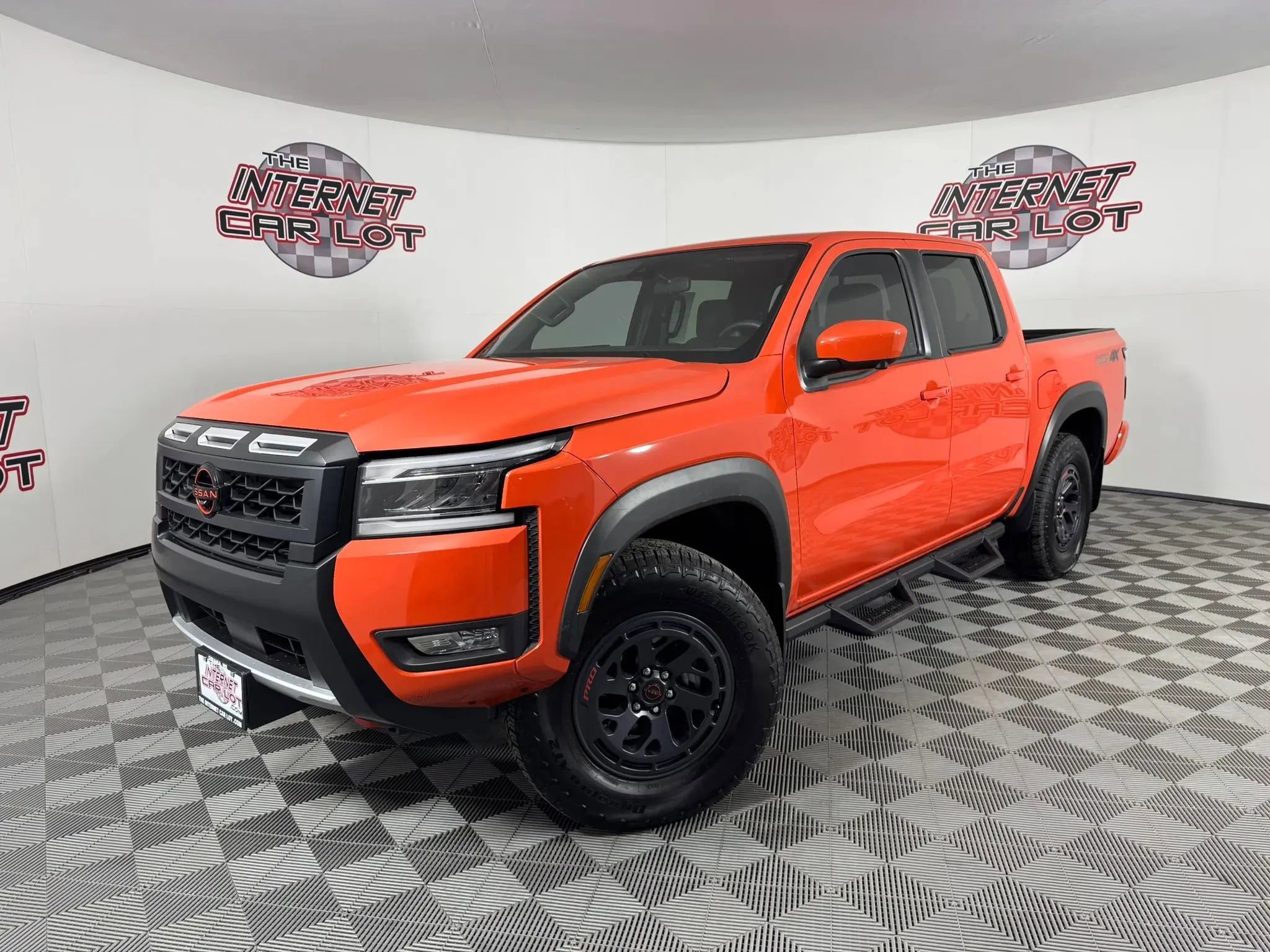 Used 2025 Nissan Frontier PRO-4X w/ Pro Convenience Package AWD/4WD image 1