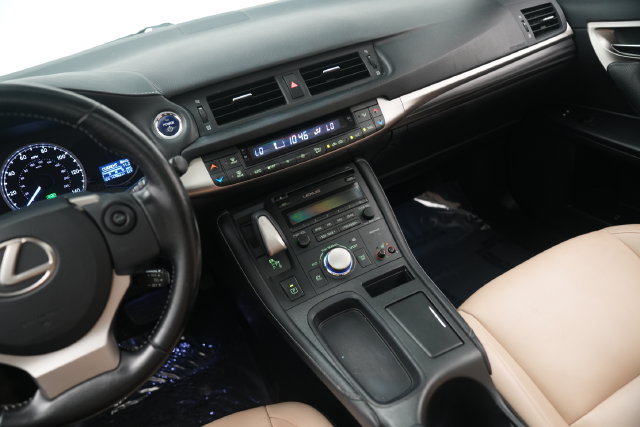 Used 2017 Lexus CT 200h w/ Seat Comfort Package FWD image 33
