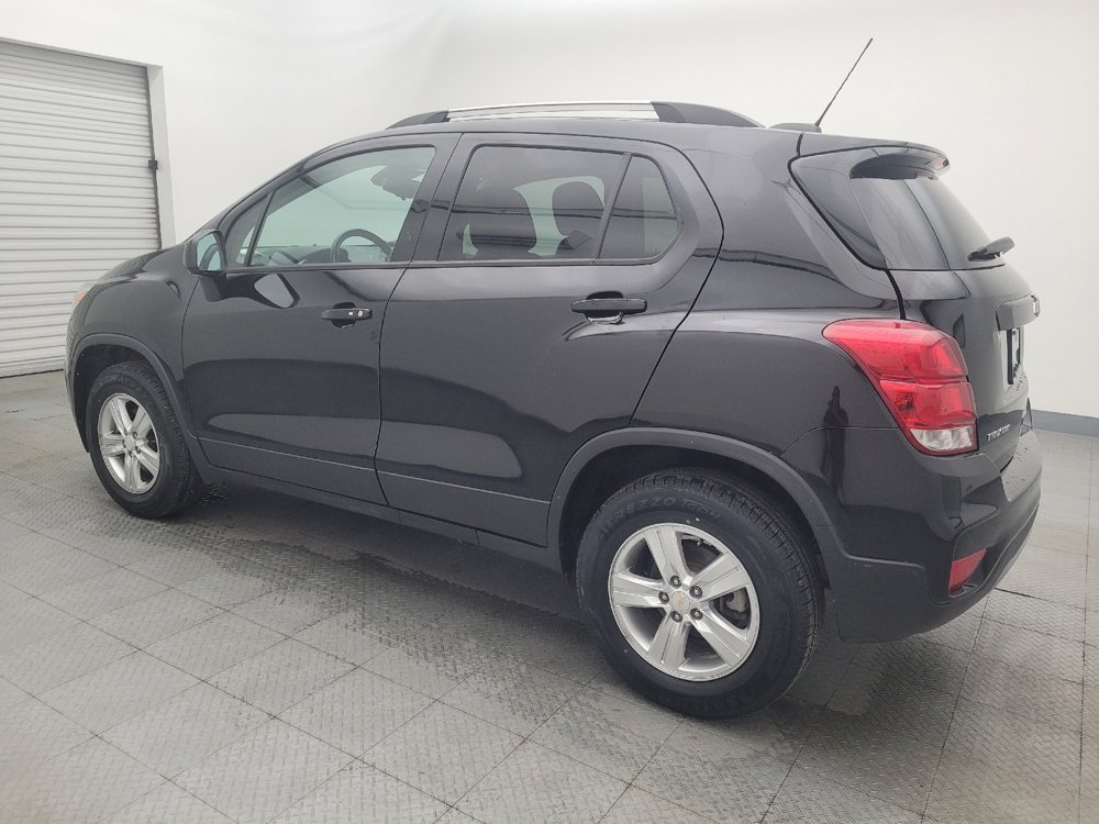 Used 2021 Chevrolet Trax LT w/ LT Convenience Package image 3