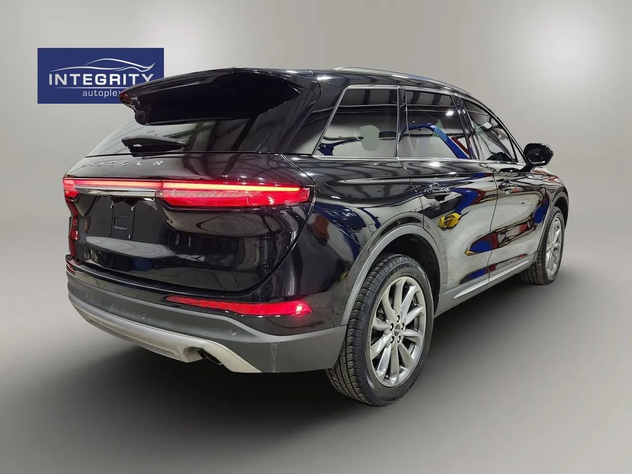 Used 2020 Lincoln Corsair FWD w/ Premium Package image 3