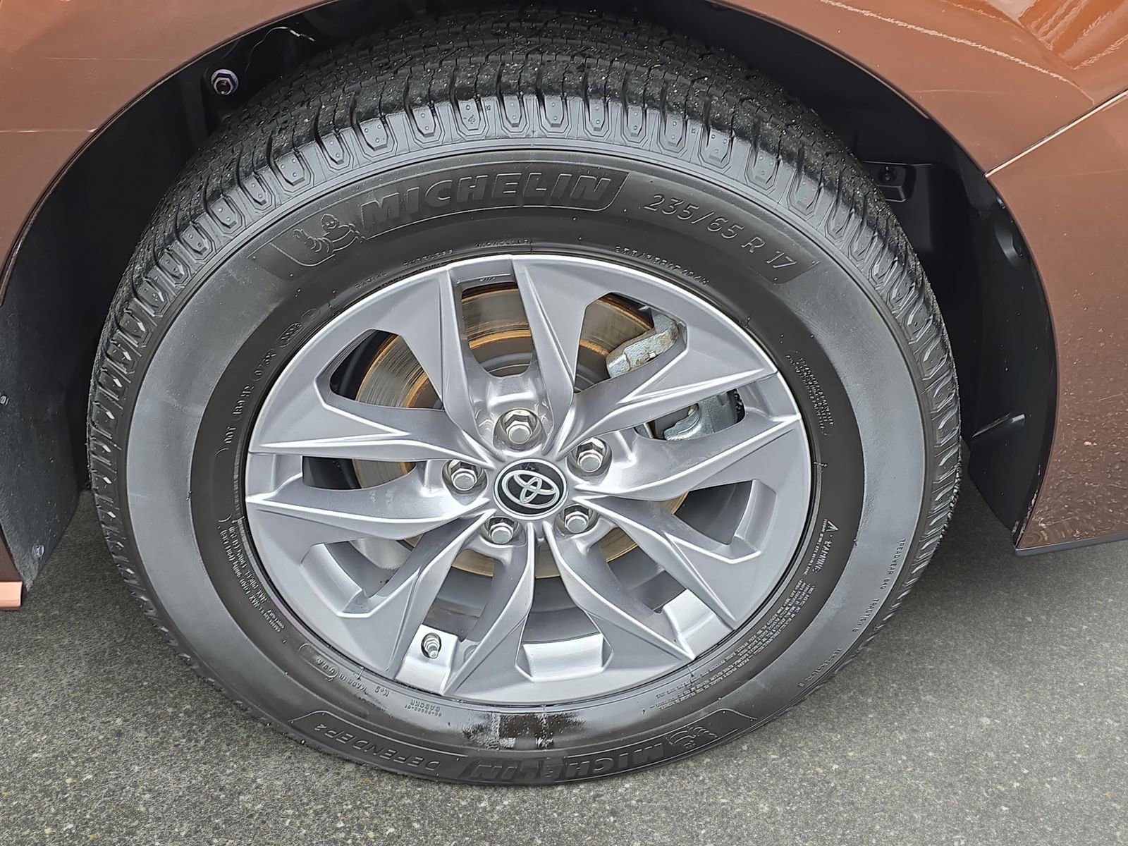 Used 2023 Toyota Sienna XLE image 33