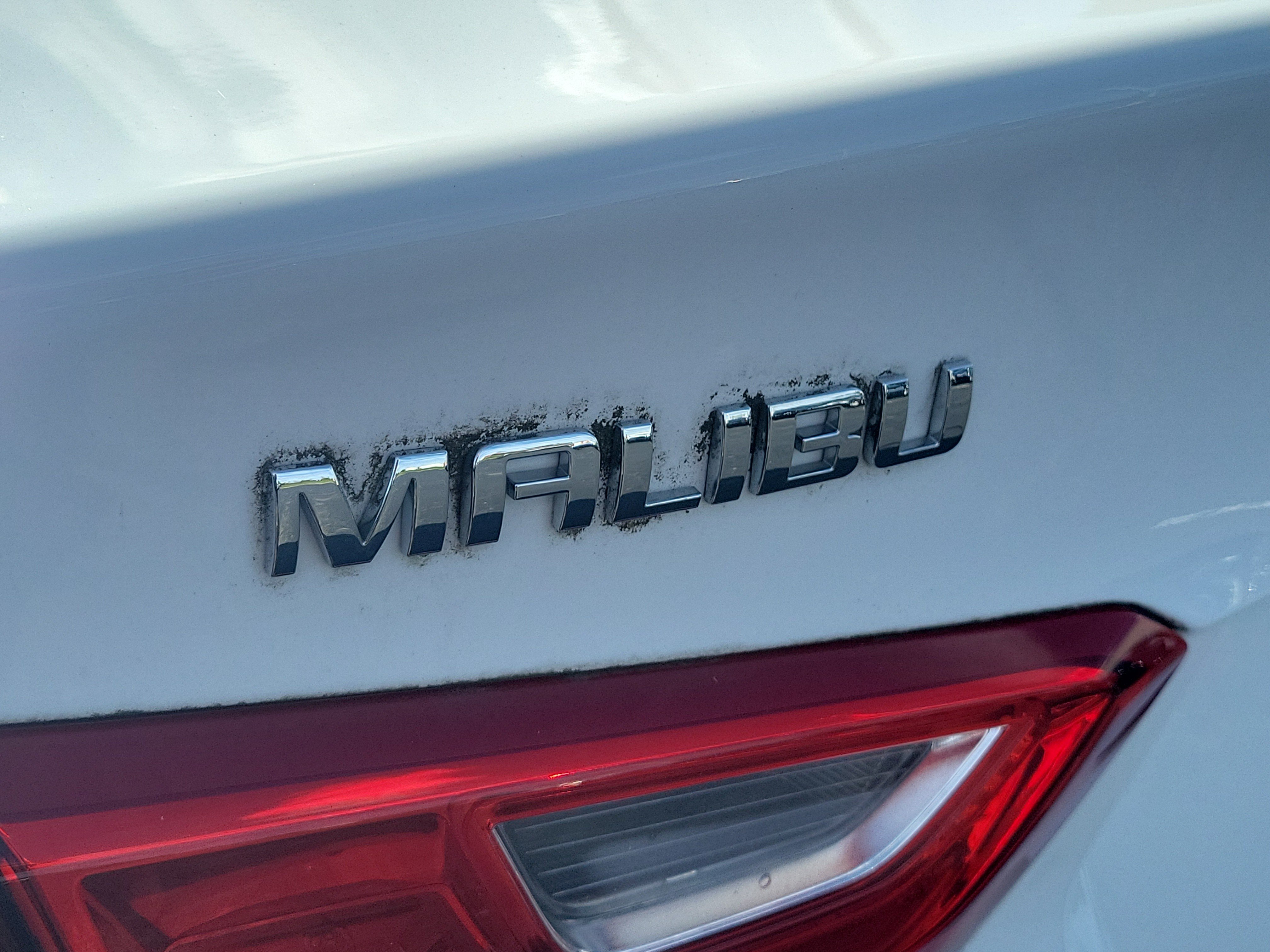Used 2018 Chevrolet Malibu LT w/ Leather Package FWD image 6