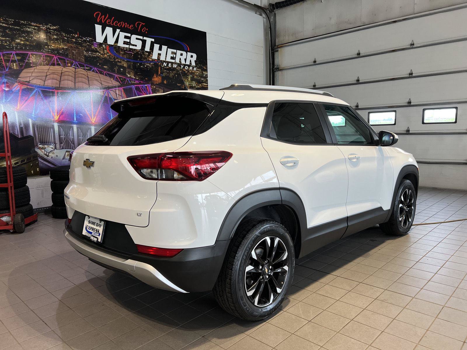 Used 2022 Chevrolet TrailBlazer LT FWD image 7