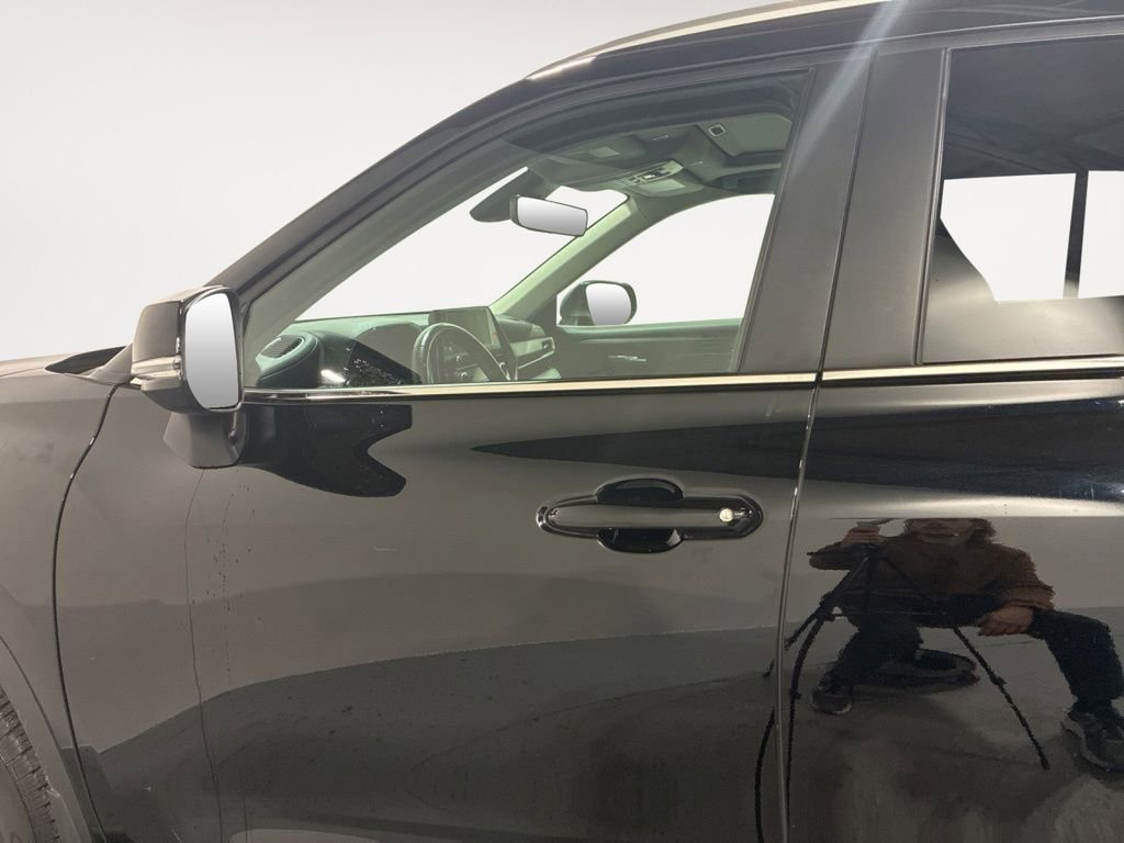 Used 2023 Toyota Highlander XLE image 9