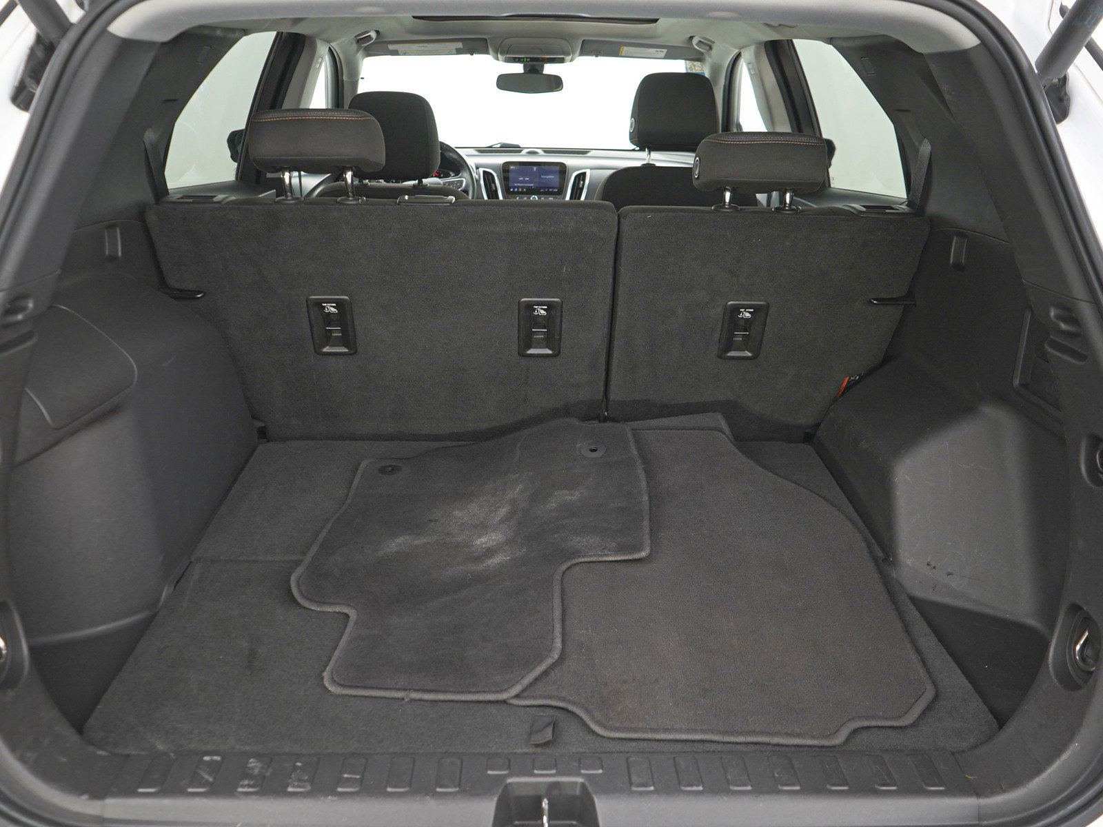 Used 2019 Chevrolet Equinox LT w/ Sun & Navigation Package AWD/4WD image 9
