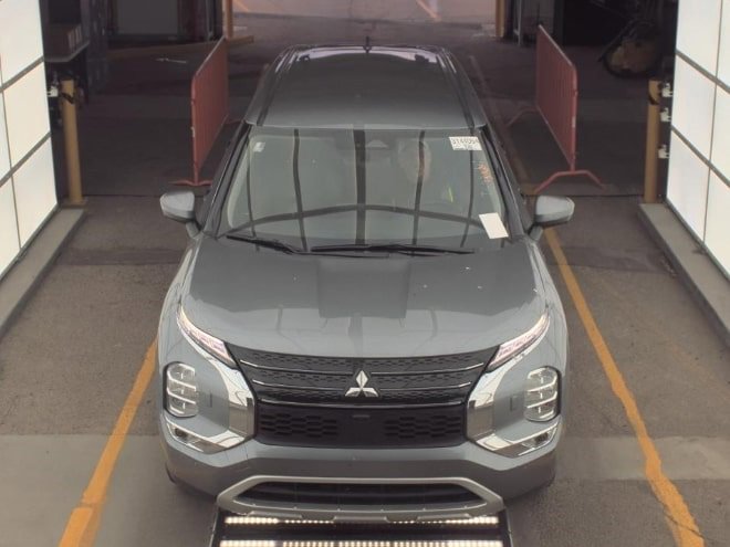 Used 2024 Mitsubishi Outlander SE Black Edition image 3