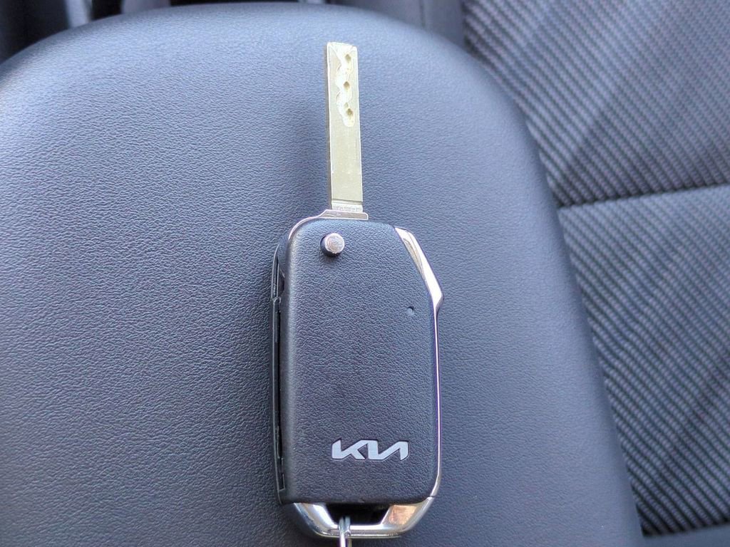 Used 2024 Kia Seltos LX image 27