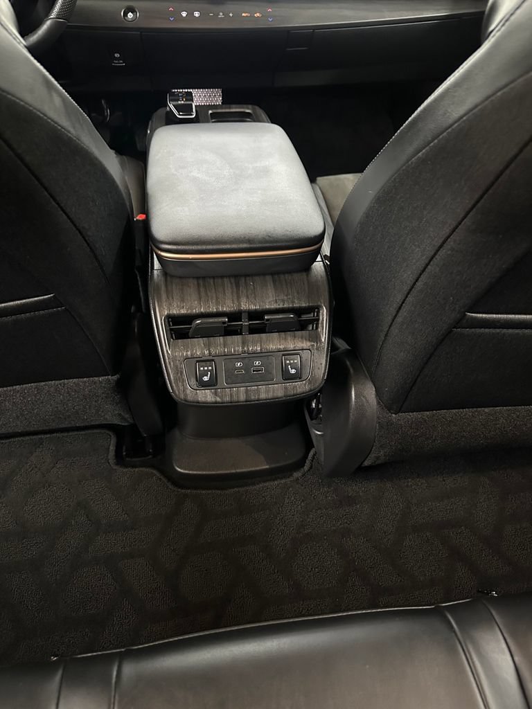 Used 2024 Nissan Ariya AWD image 26