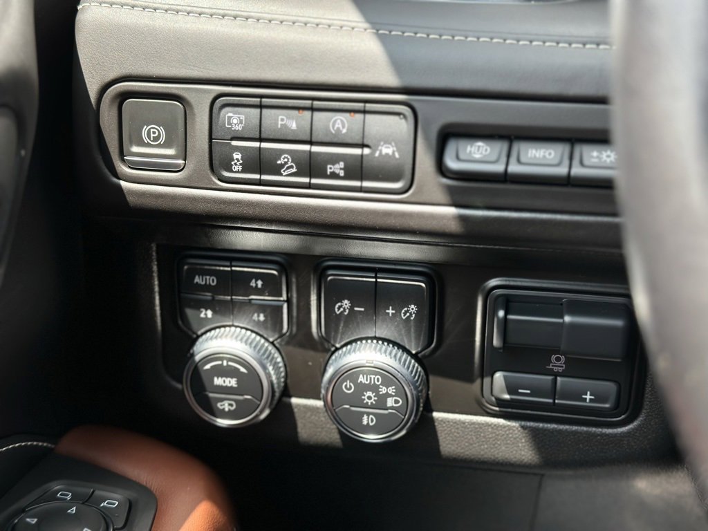 Used 2023 GMC Yukon XL Denali Ultimate image 25