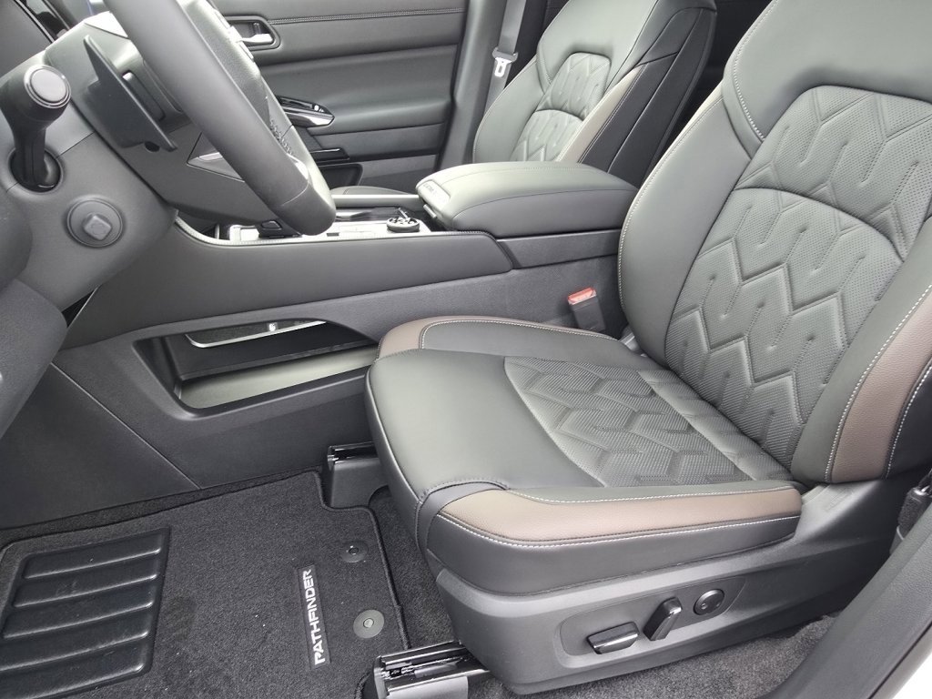 New 2026 Nissan Pathfinder Platinum image 15