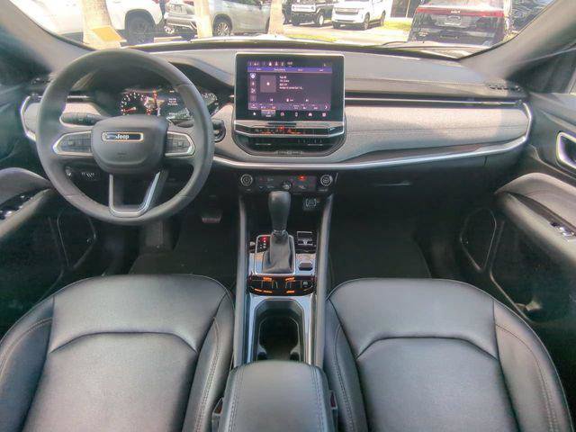 Certified 2023 Jeep Compass Latitude w/ Sun and Sound Group AWD/4WD image 17