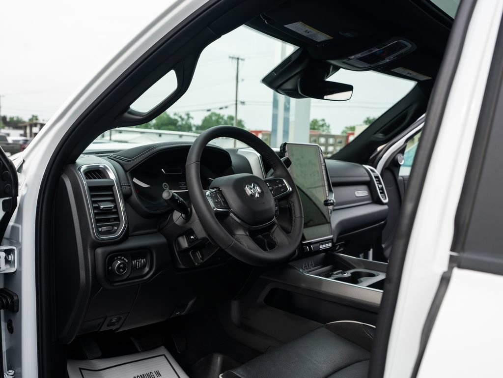 New 2026 RAM 2500 Laramie AWD/4WD image 16