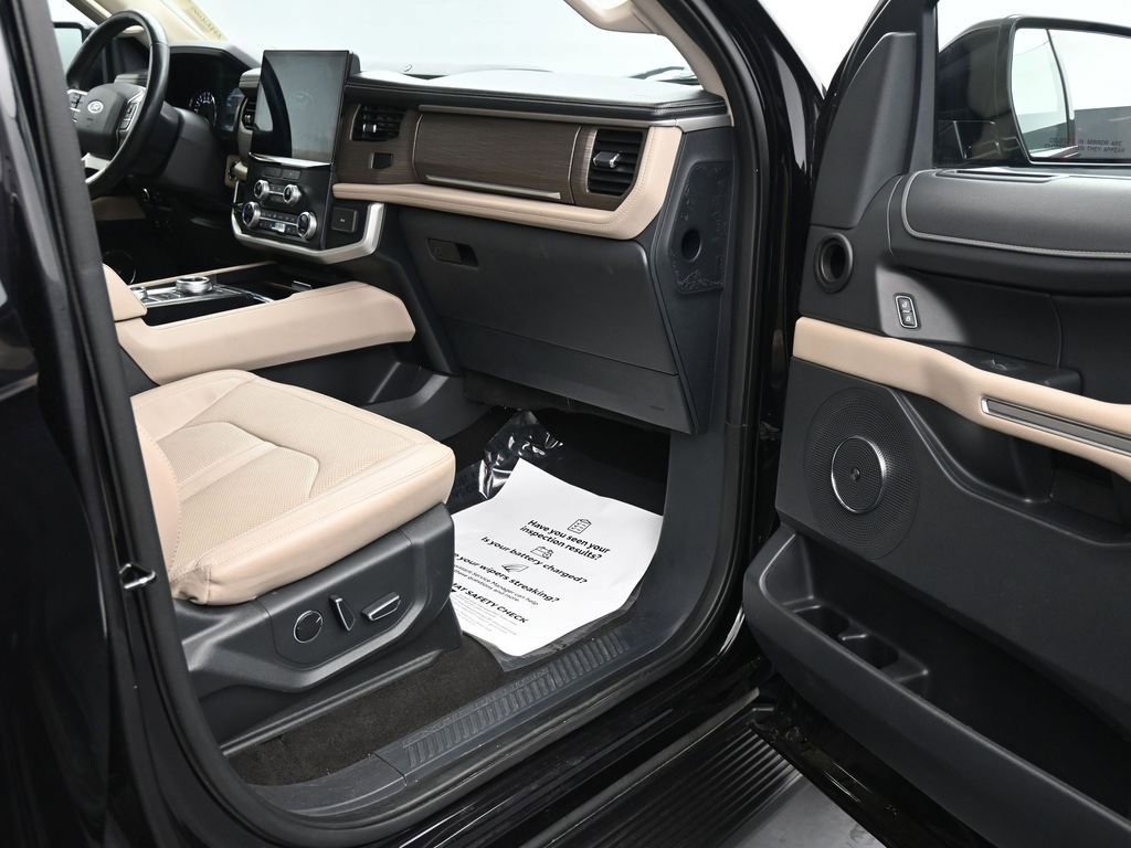 Used 2023 Ford Expedition Limited AWD/4WD image 12
