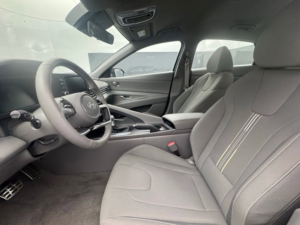 Used 2025 Hyundai Elantra Sport image 9