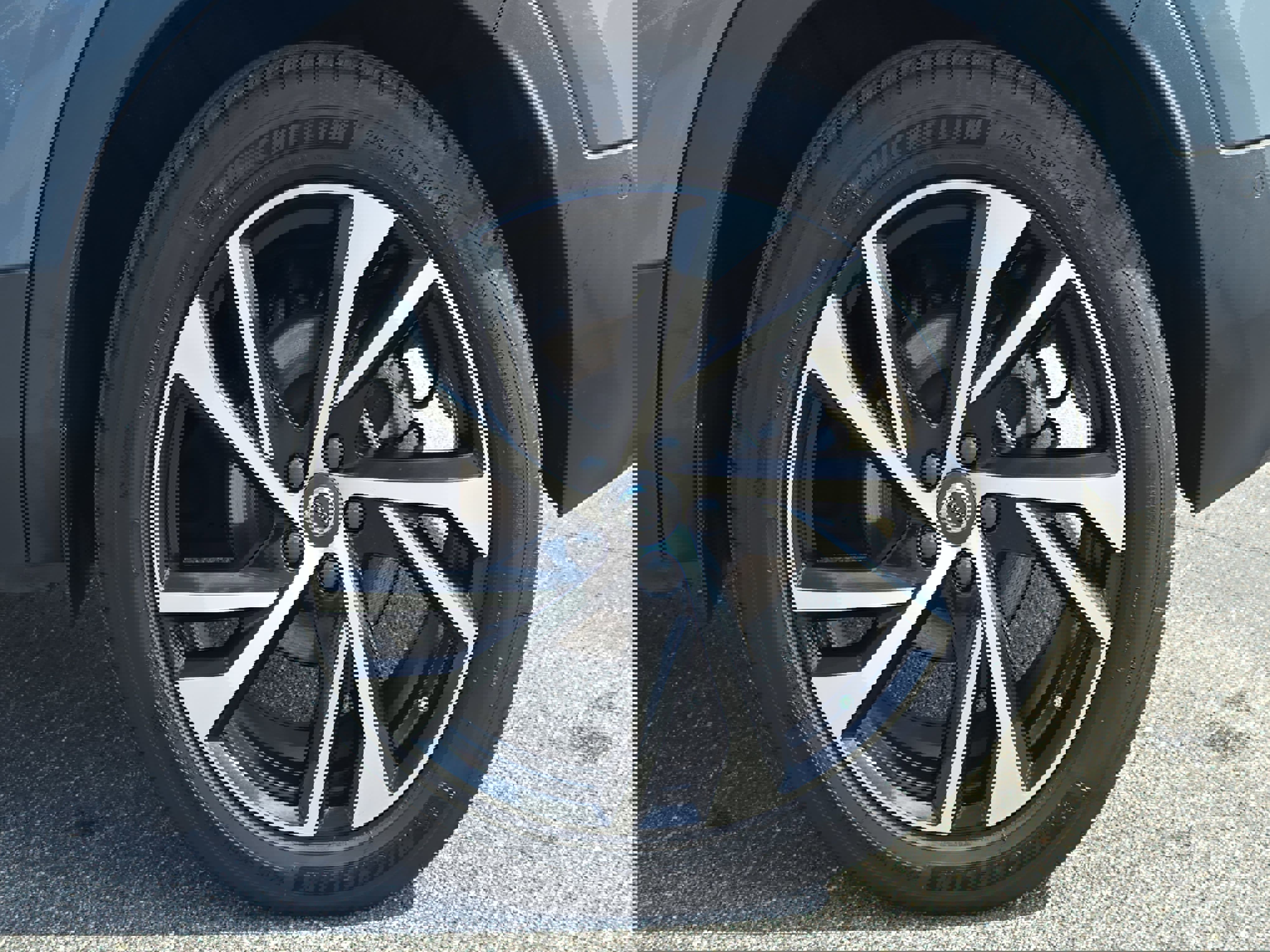 Used 2022 Volvo XC40 T5 R-Design w/ Advanced Package image 34