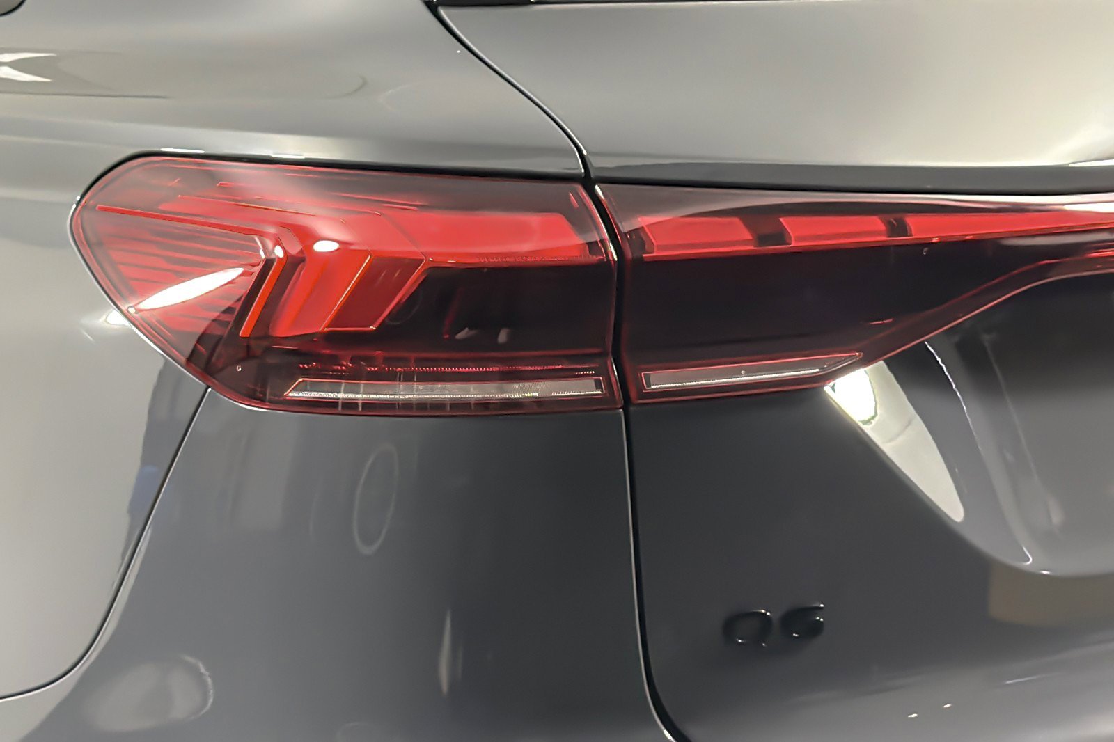 Used 2025 Audi Q6 e-tron Premium w/ Convenience Package image 27