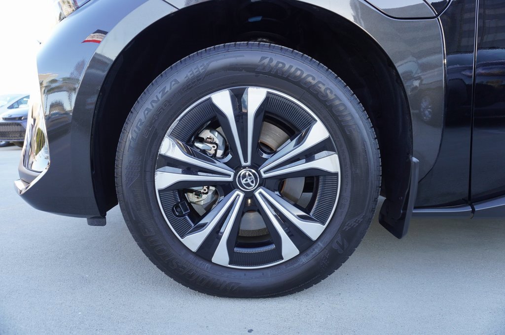 Certified 2025 Toyota bZ4X FWD image 22