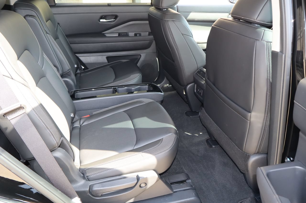 Used 2026 Nissan Pathfinder SL w/ SL Premium Package FWD image 19