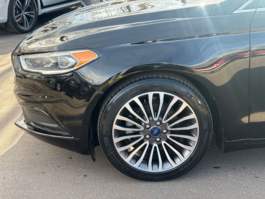 Used 2018 Ford Fusion SE w/ Fusion SE Technology Package image 9