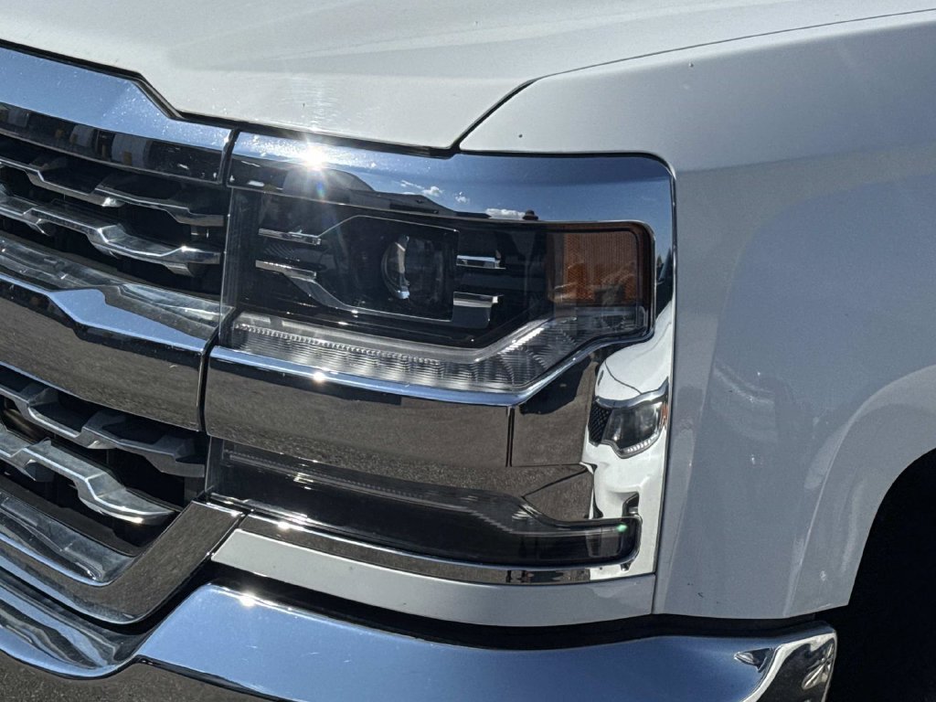 Used 2018 Chevrolet Silverado 1500 LTZ AWD/4WD image 7