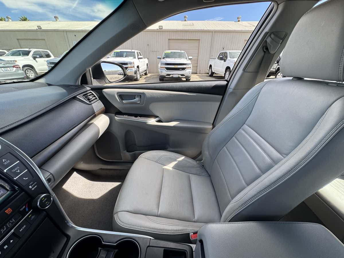 Used 2017 Toyota Camry XLE w/ Convenience Package FWD image 34