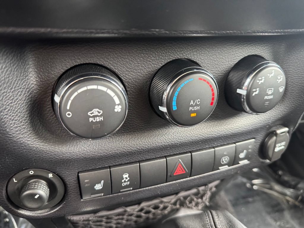 Used 2015 Jeep Wrangler Unlimited Rubicon AWD/4WD image 9