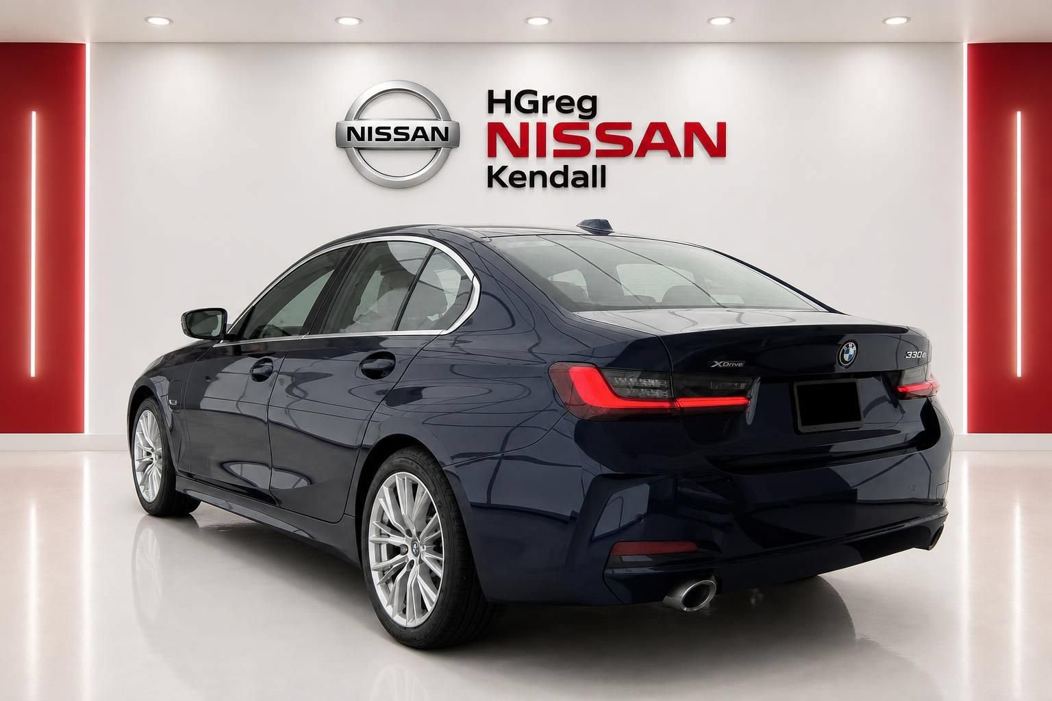 Used 2023 BMW 330e xDrive w/ Premium Package AWD/4WD image 2