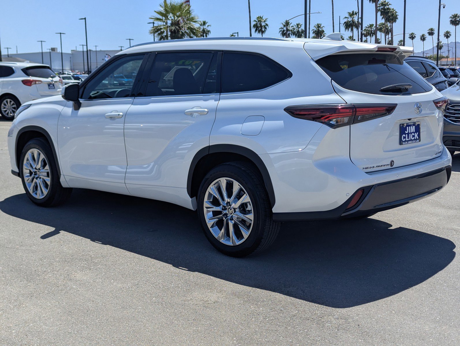 Used 2024 Toyota Highlander Limited FWD image 4