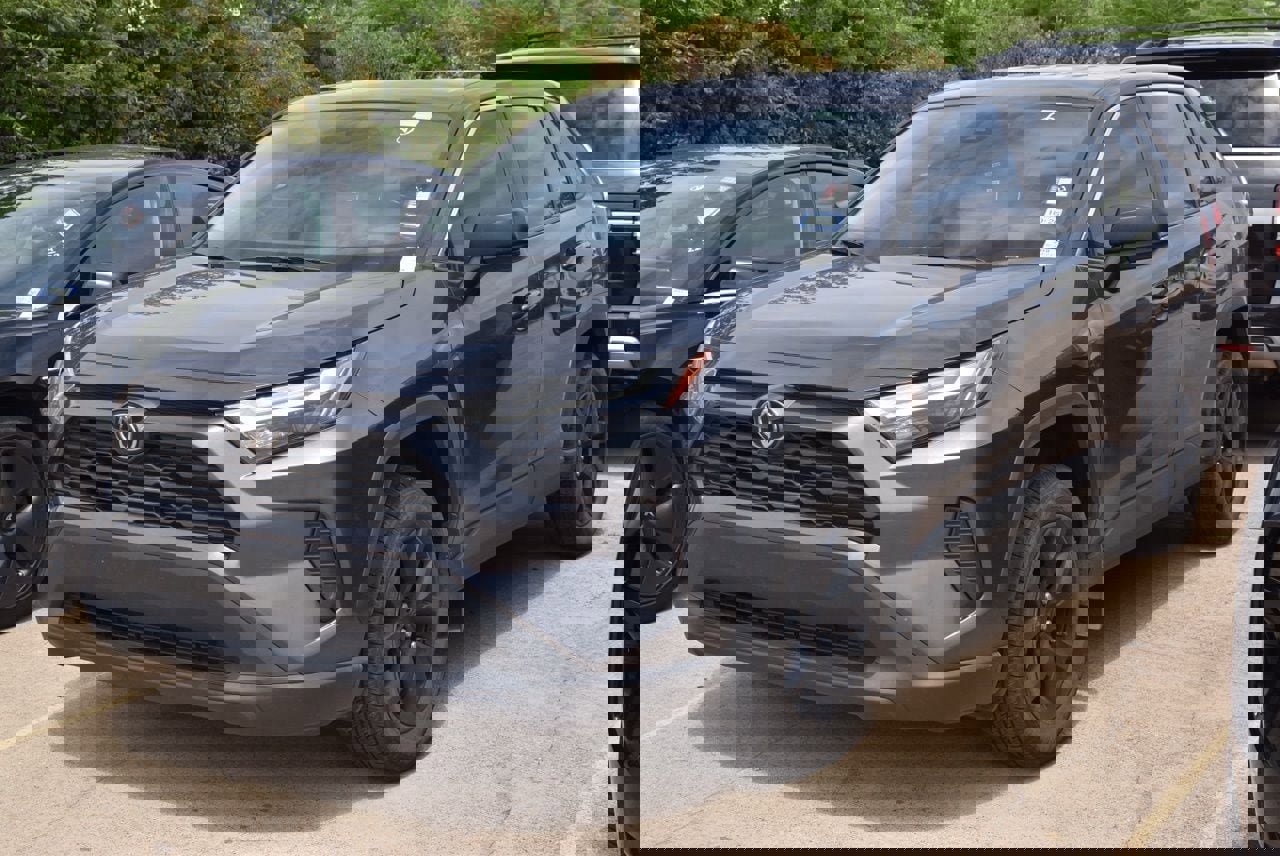 Used 2024 Toyota RAV4 LE AWD/4WD image 2
