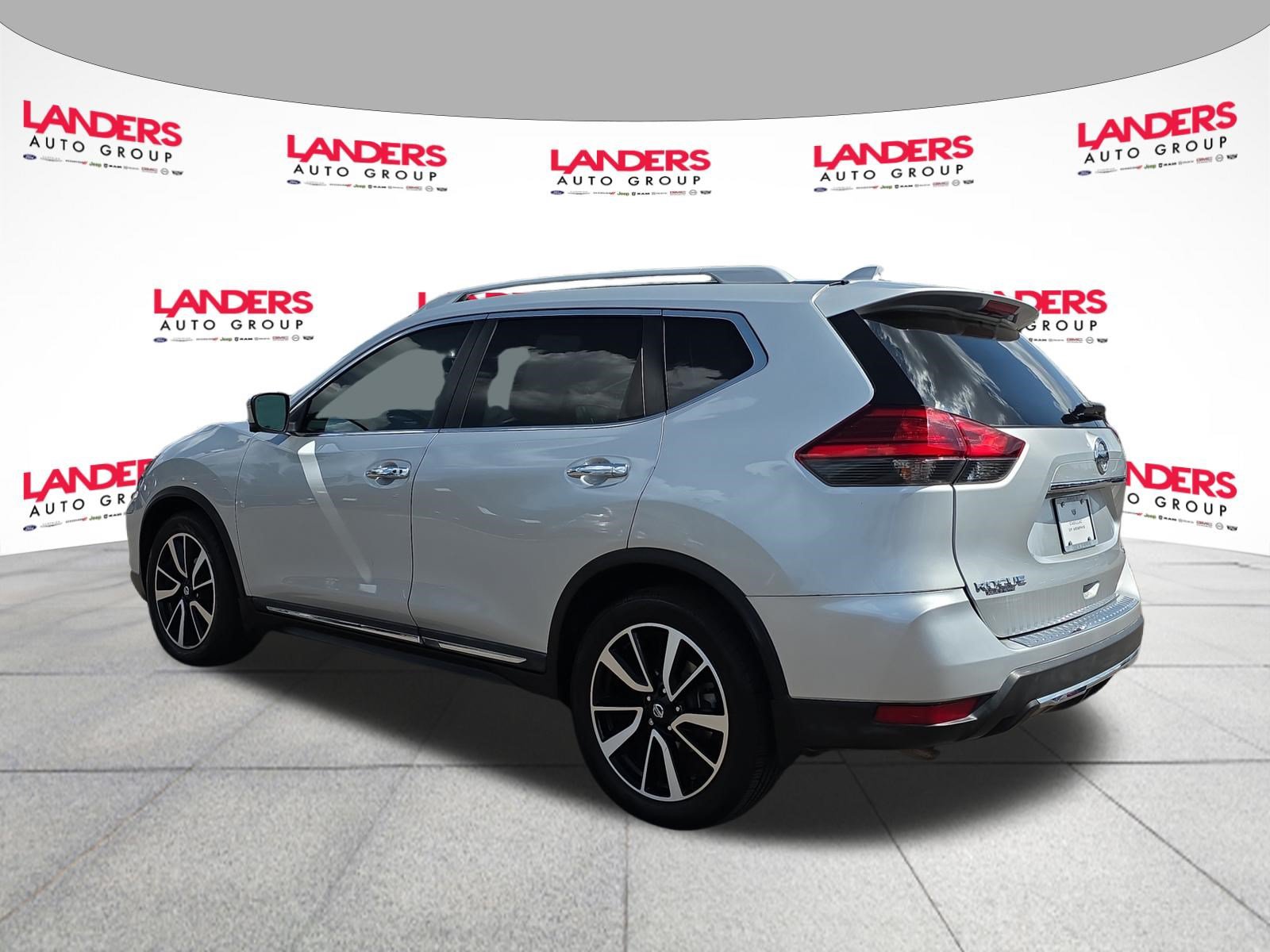 Used 2017 Nissan Rogue SL w/ SL Premium Package FWD image 3