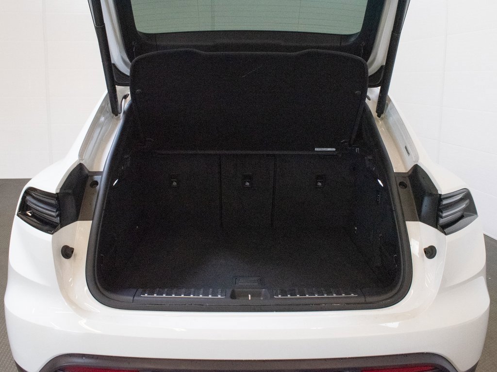Certified 2025 Porsche Macan 4 Electric image 13