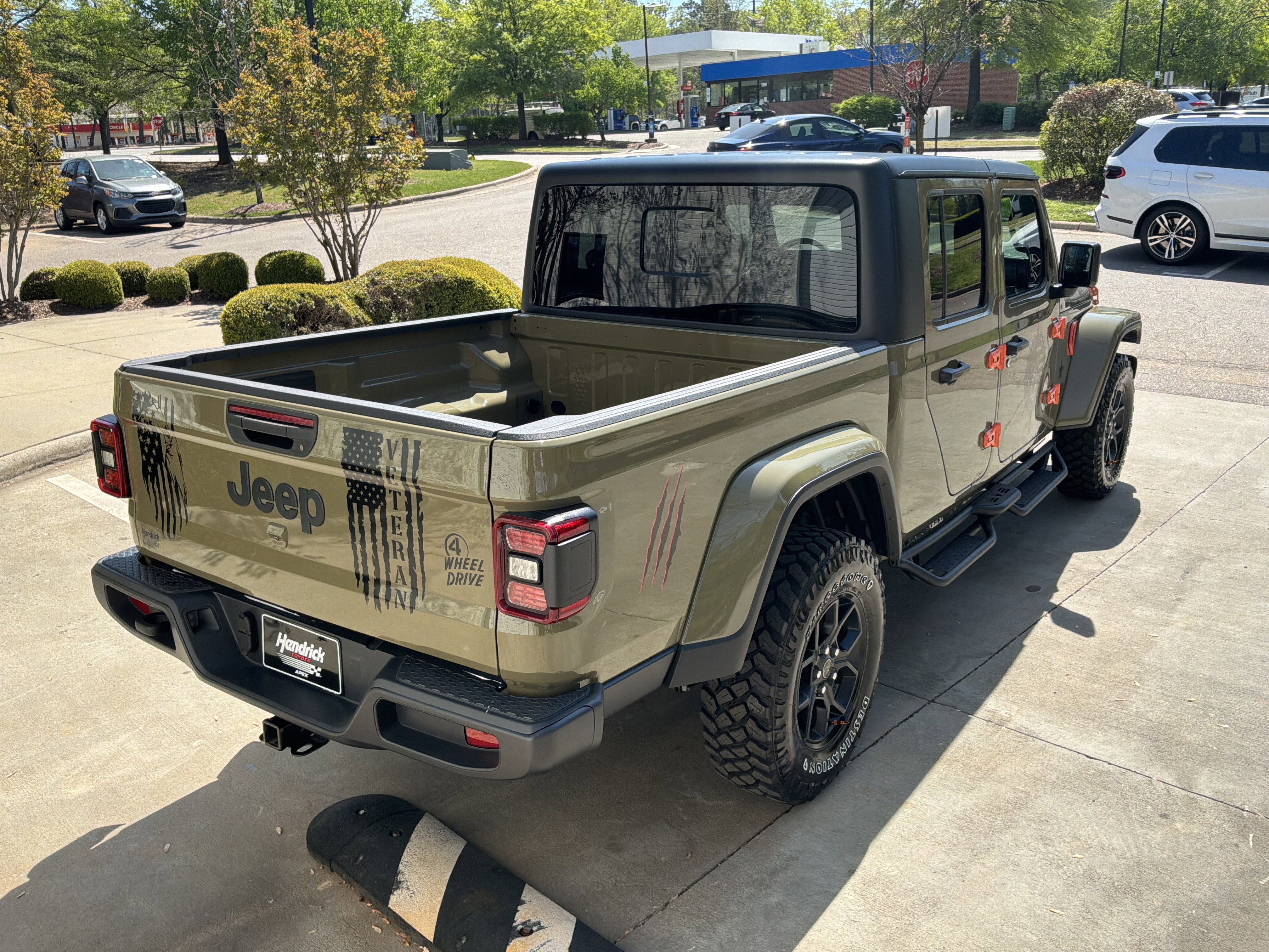 Used 2025 Jeep Gladiator Willys image 13