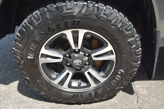 Used 2018 Toyota Tacoma SR5 AWD/4WD image 45