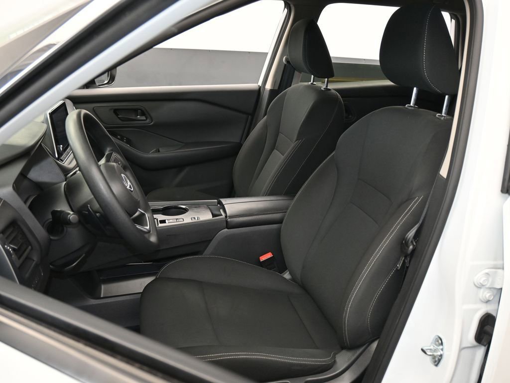 Used 2024 Nissan Rogue S image 10