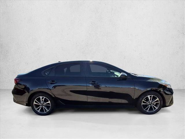 Used 2022 Kia Forte LXS FWD image 4