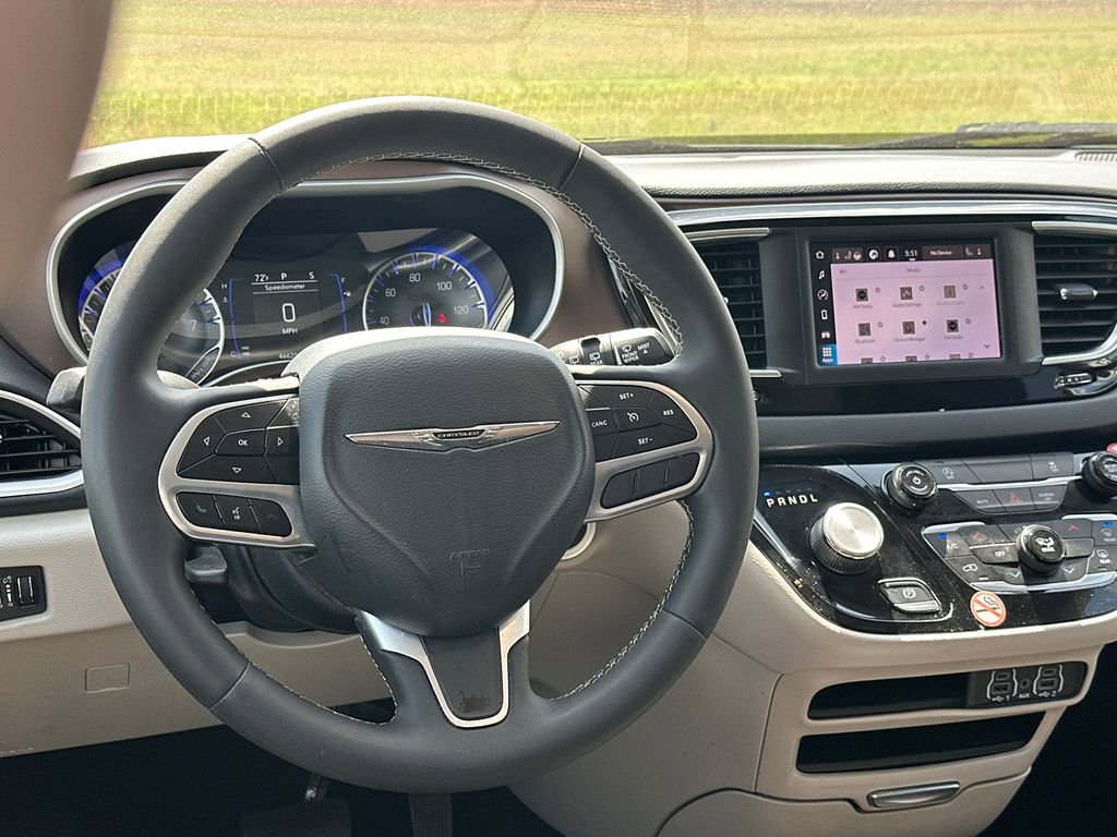 Used 2024 Chrysler Voyager LX image 21