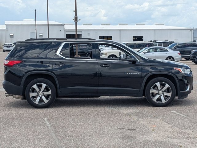 Used 2021 Chevrolet Traverse LT w/ LT Premium Package FWD image 4