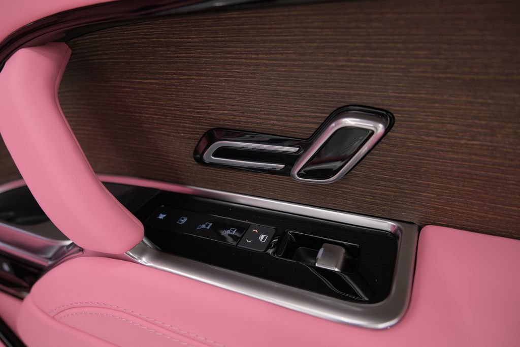 Used 2025 Land Rover Range Rover SE image 35