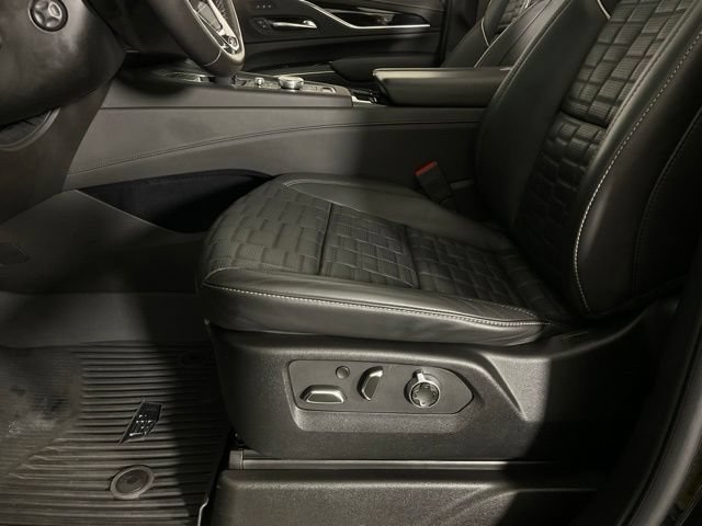 Used 2024 Cadillac Escalade V w/ LPO, ONYX Package AWD/4WD image 28