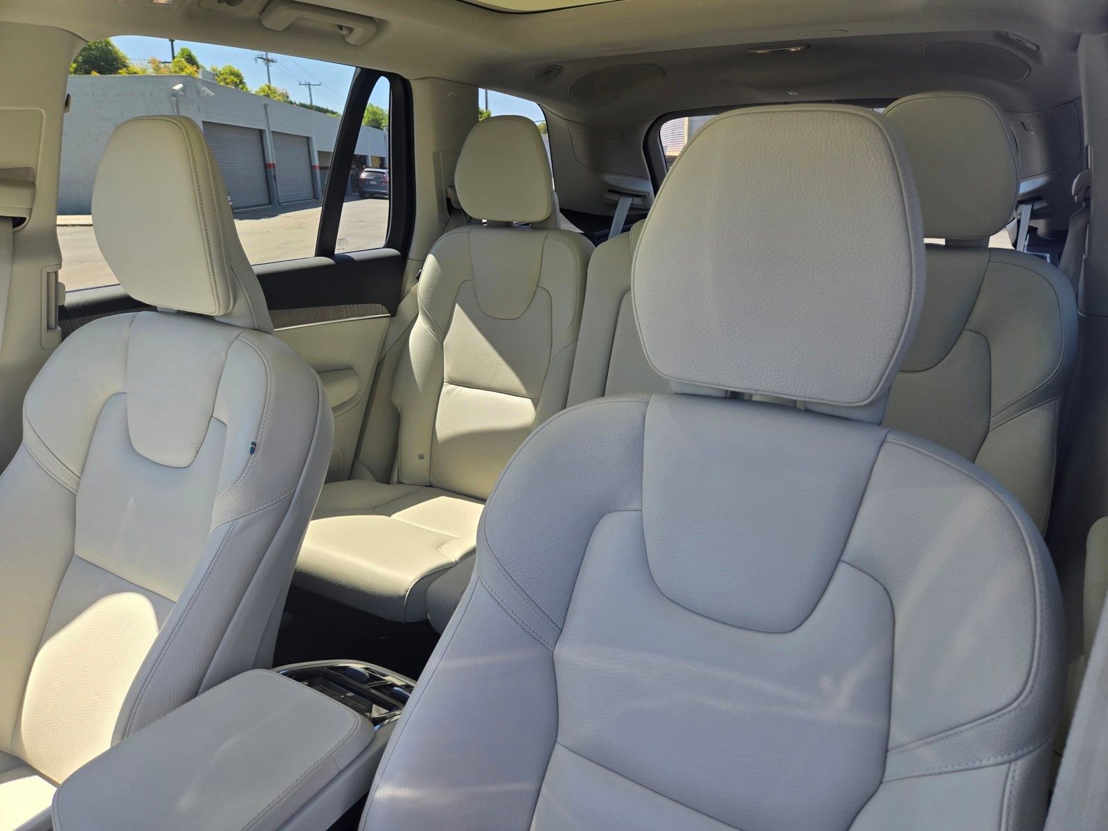 Certified 2024 Volvo XC90 T8 Plus AWD/4WD image 13