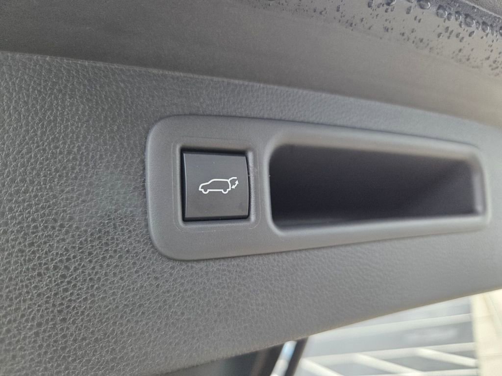 New 2026 Toyota Highlander Platinum AWD/4WD image 12