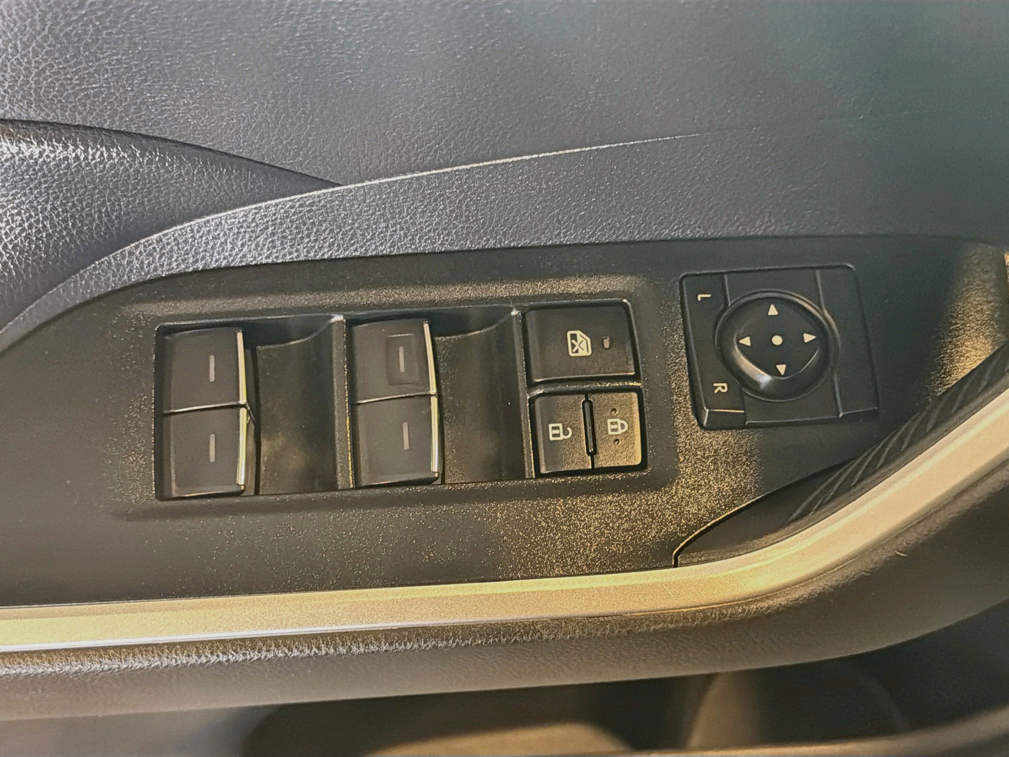 Used 2025 Toyota RAV4 XLE AWD/4WD image 15