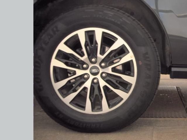 Used 2025 Ford Expedition Platinum AWD/4WD image 19