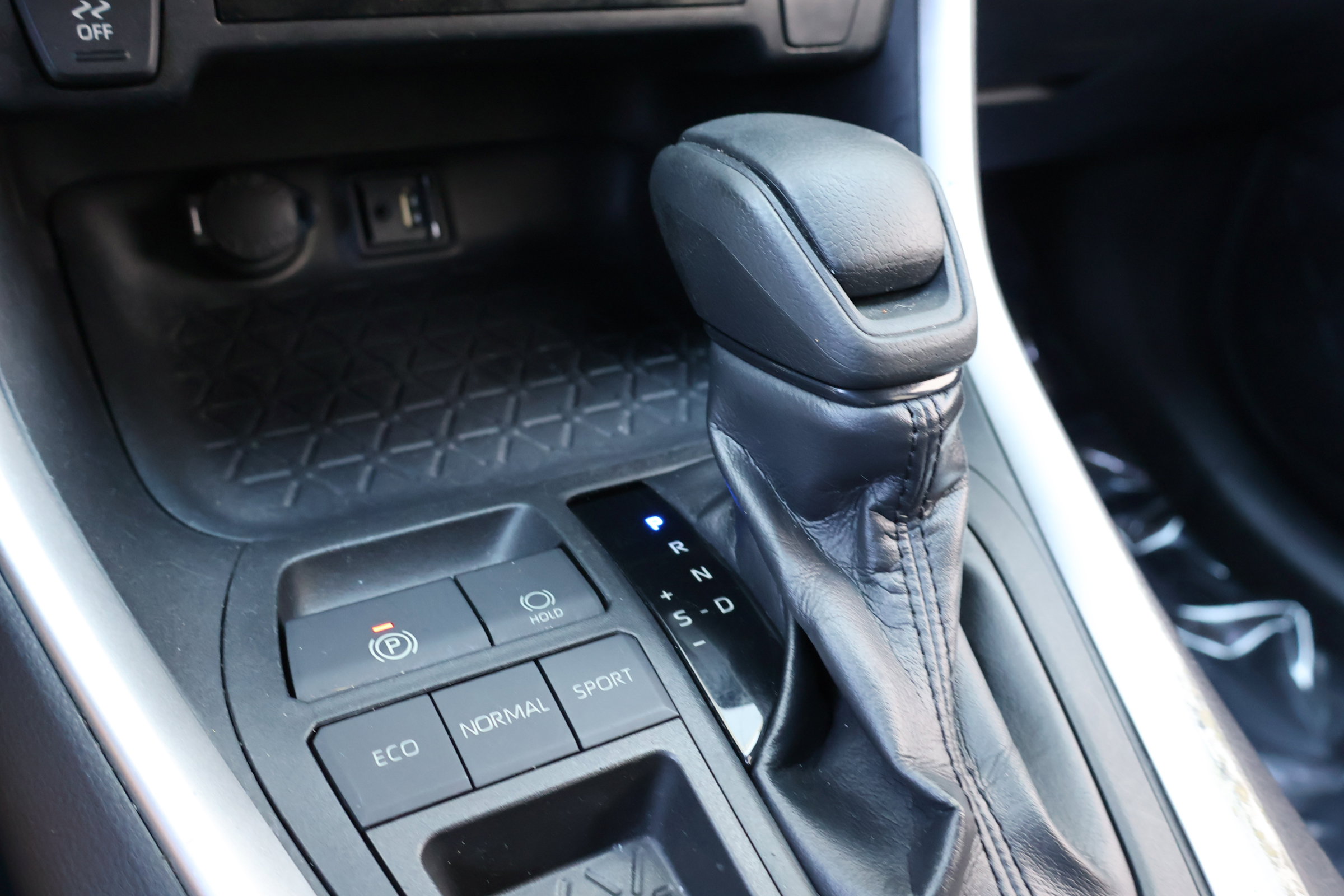 Used 2019 Toyota RAV4 LE FWD image 28