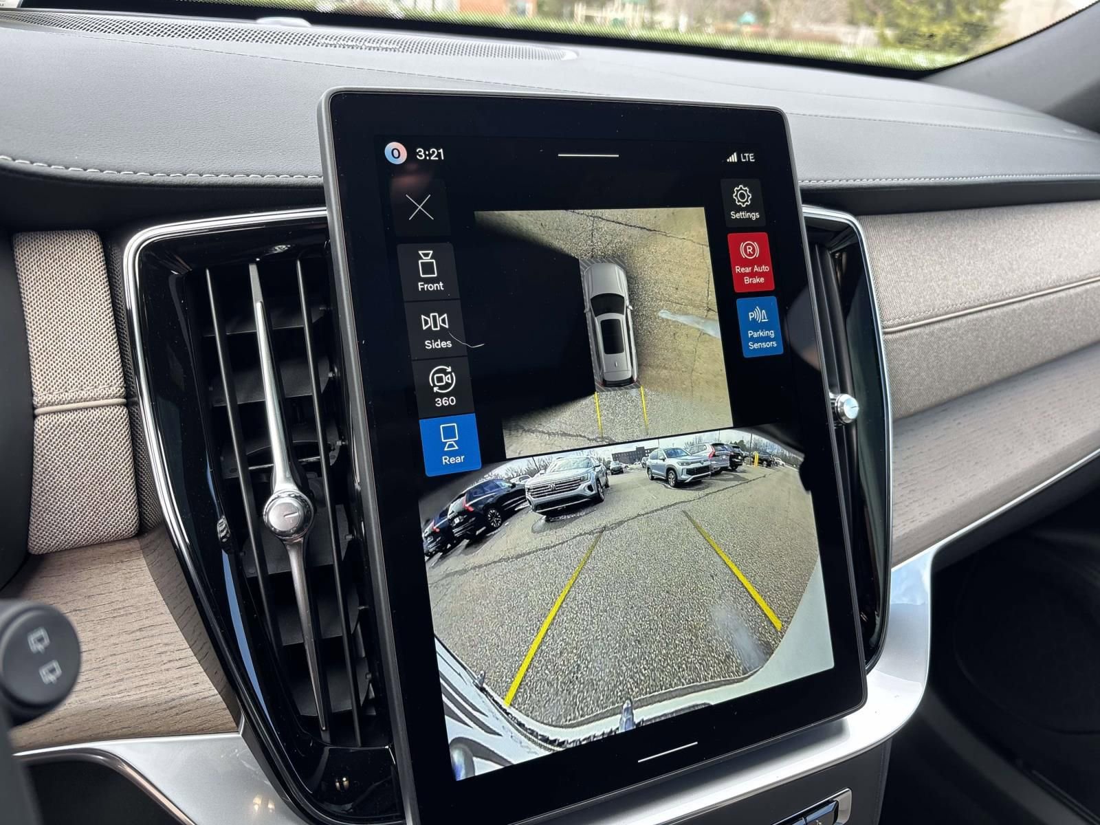 New 2026 Volvo XC90 T8 Plus w/ Protection Package Premier image 21