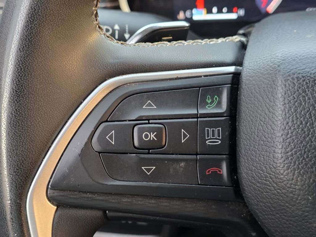 Used 2023 Jeep Grand Cherokee L Laredo w/ Luxury Tech Group I image 25