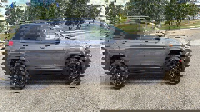 Used 2020 Jeep Cherokee Trailhawk w/ Cold Weather Group image 2